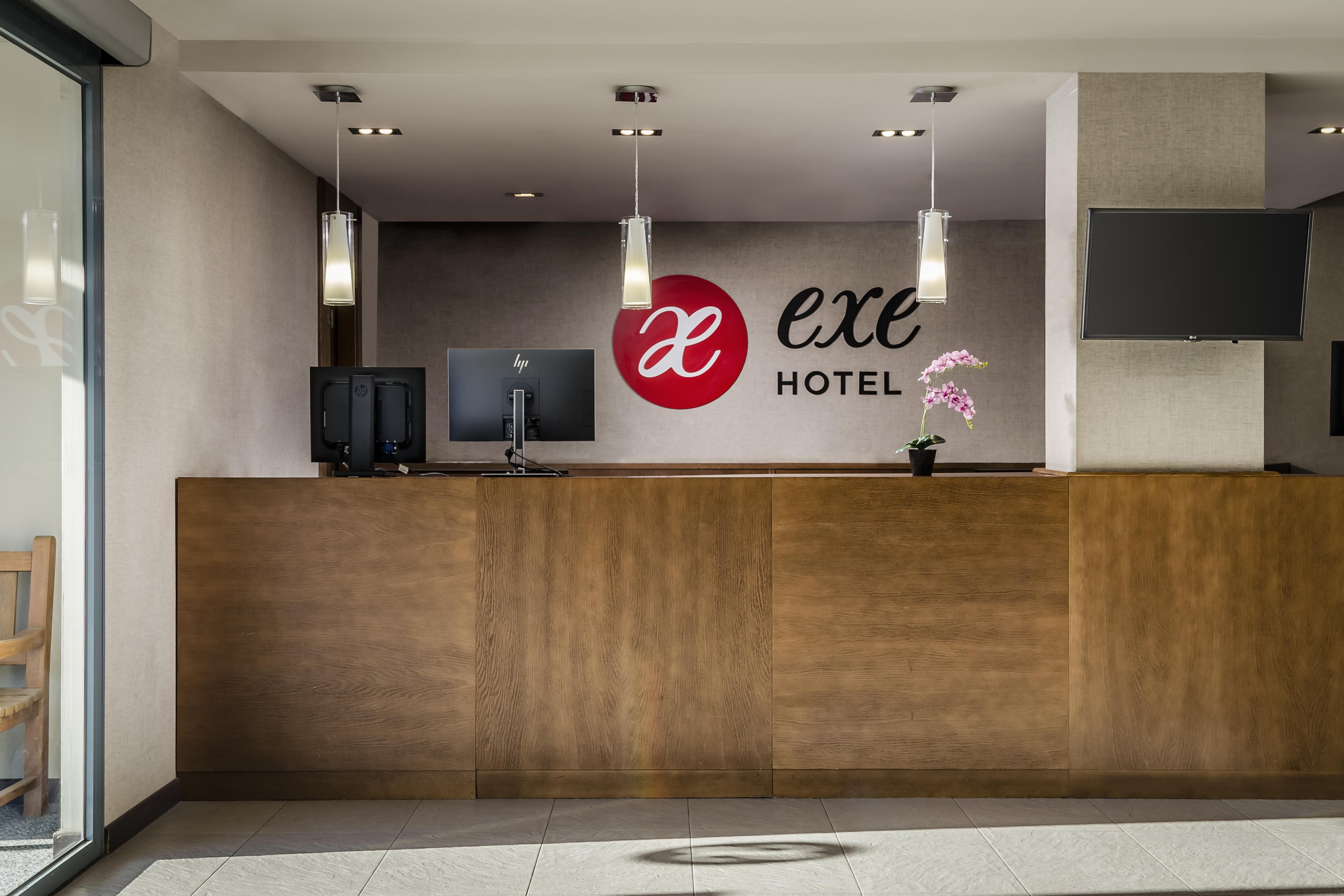 Hotel Exe Barcelona Gate Sant Joan Despi Bagian luar foto