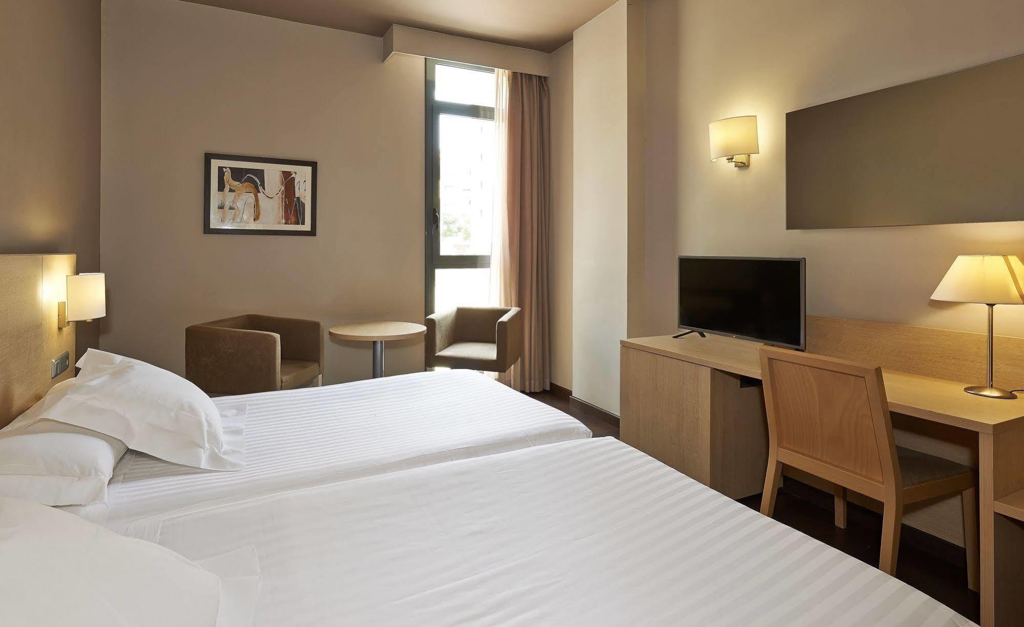 Hotel Exe Barcelona Gate Sant Joan Despi Bagian luar foto